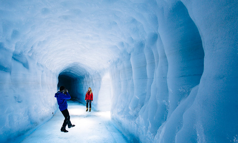 Adentrarte en un glaciar, la insólita experiencia que puedes hacer en Islandia