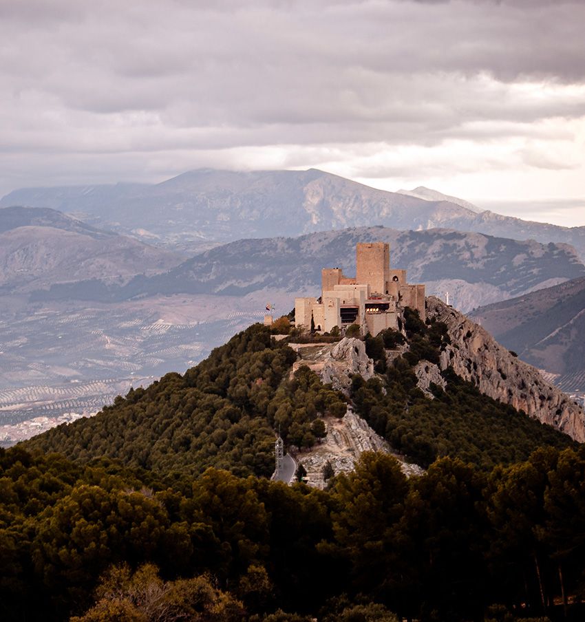 https://www.hola.com/imagenes/viajes/20200214160652/jaen-48-horas-ciudad-andalucia/0-783-606/castillo-santa-catalina-a.jpg