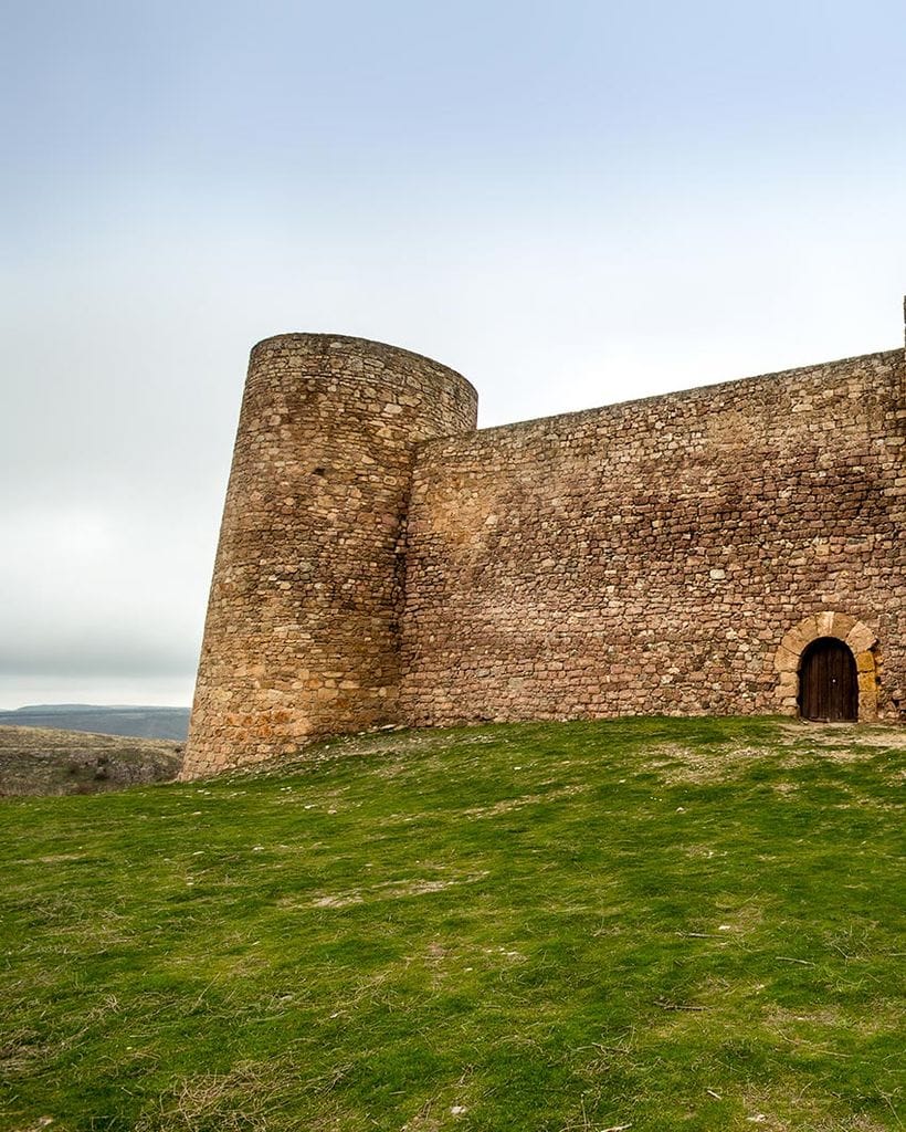 https://www.hola.com/imagenes/viajes/20200214160682/medinaceli-soria-en-imagenes/0-783-795/castillo-medinaceli-a.jpg