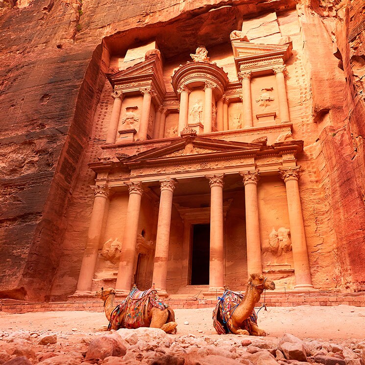 Viaja a Petra desde el sofá y de la mano de la reina Rania