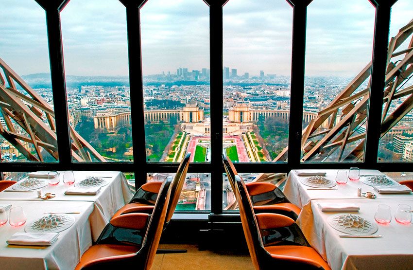 restaurant tour eiffel en haut