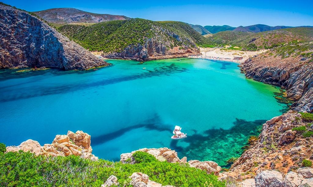 Cerdeña, de punta a punta en busca de sus imprescindibles