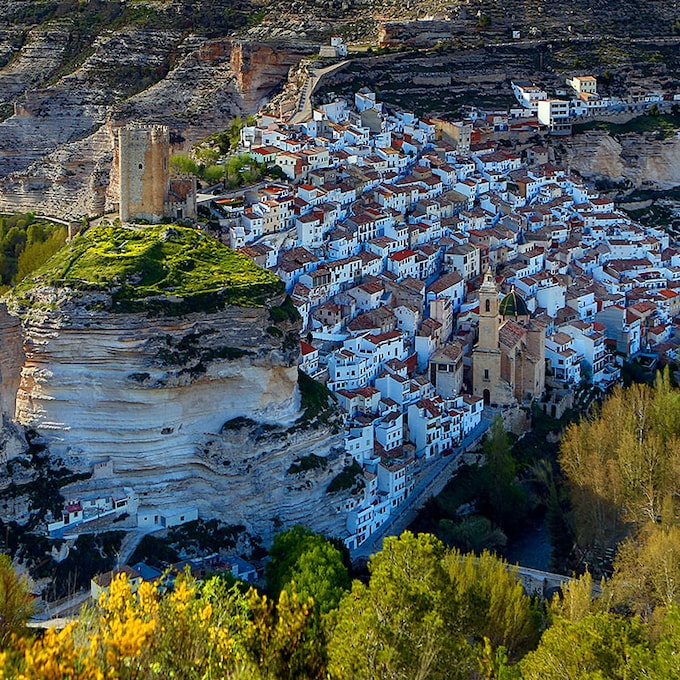 Alcalá de Júcar, un cañón, un castillo, cuevas y aventuras en el río