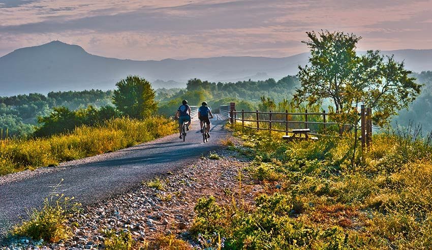 Pedaleando por un mar de olivos en Córdoba