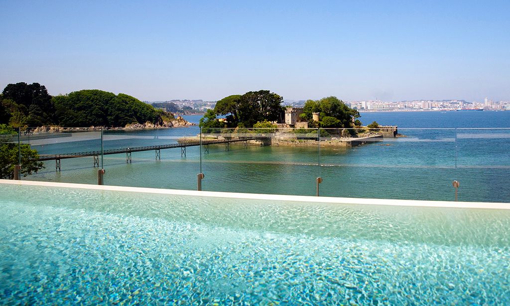 Las mejores piscinas de hotel (para refrescarnos y tomar algo)