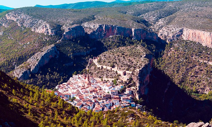 Chulilla no es Nepal, es Valencia, pero lo parece por sus puentes colgantes