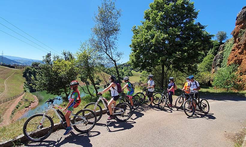 En bici eléctrica por Cabárceno