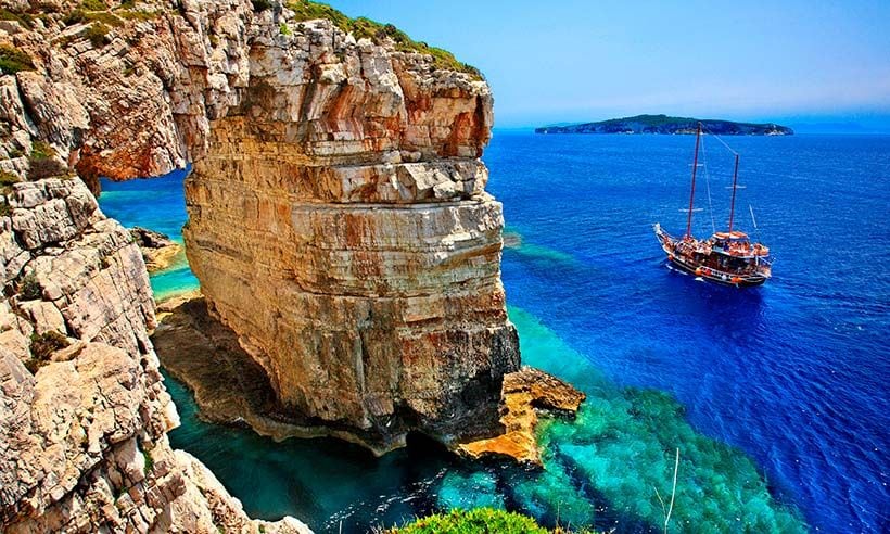 La isla de las cuevas azules, un gran descubrimiento en el Mediterráneo