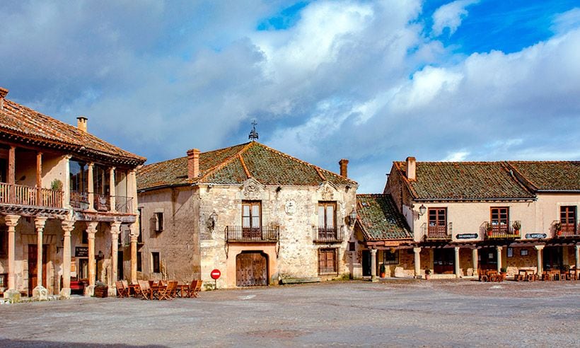 Un buen lechazo y otros placeres en una ruta por cuatro pueblos segovianos