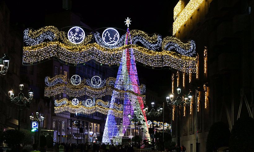 Vigo ya está iluminado por la Navidad