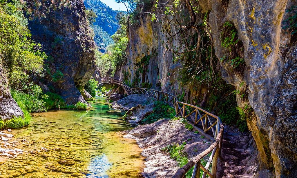 Las pasarelas más impresionantes de España, además del Caminito del Rey
