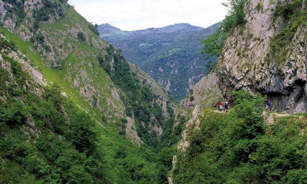El desfiladero de las Xanas, el paseo más bello de la primavera asturiana