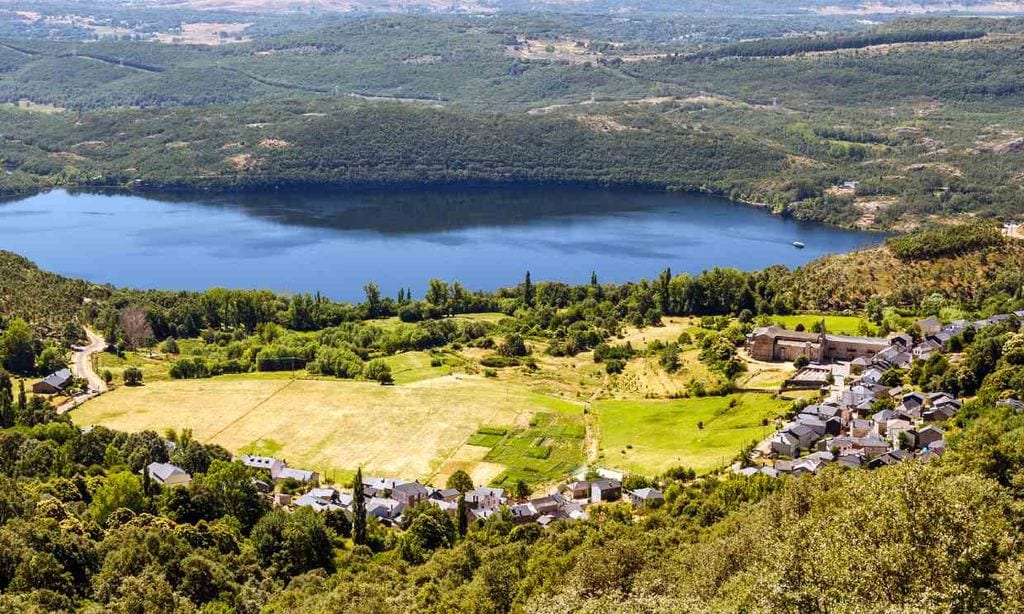 De ruta por Sanabria: un enorme lago, pueblos típicos y cascadas altísimas