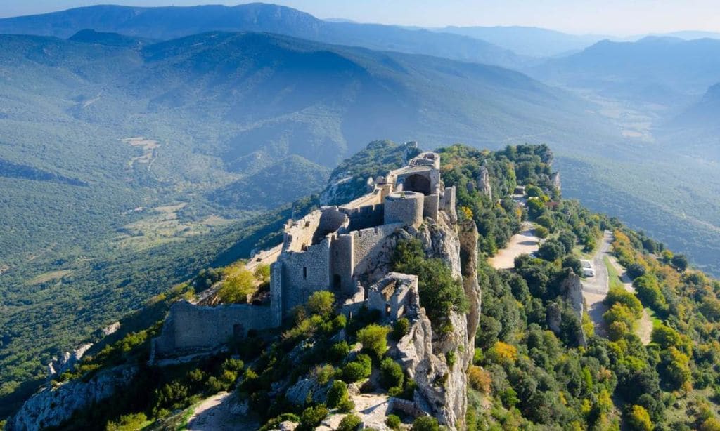 Castillo cátaro de Peyrepertuse en el sur de Francia