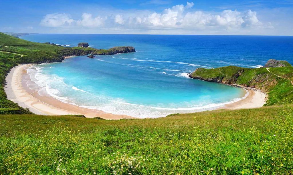 Una ruta por la costa de Llanes entre bufones y playas salvajes