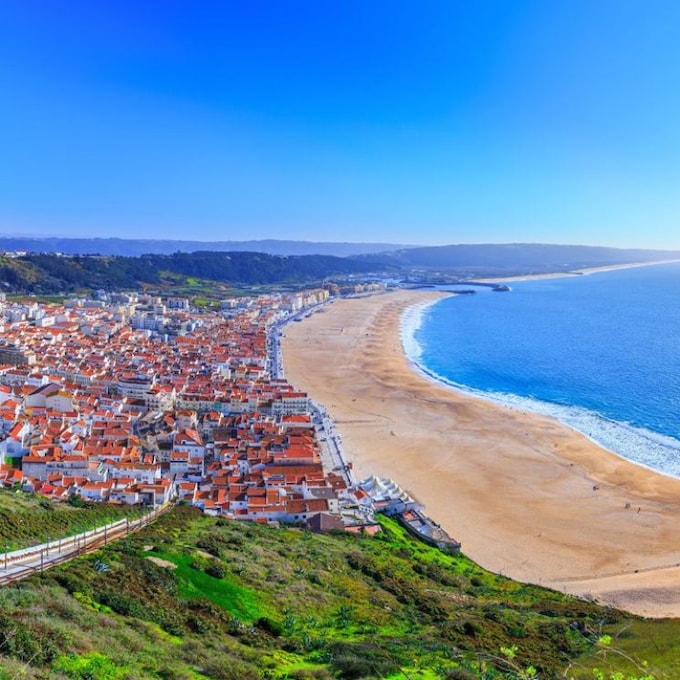 Surf y glamping en Nazaré, el destino de moda de Portugal