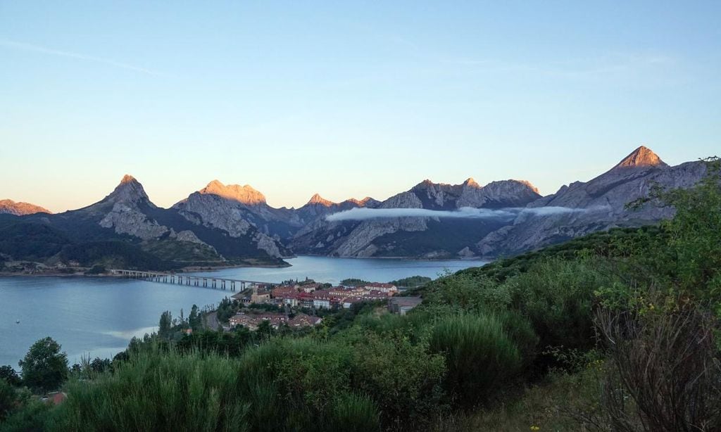 Riaño y ese bello paisaje que parecen los fiordos leoneses