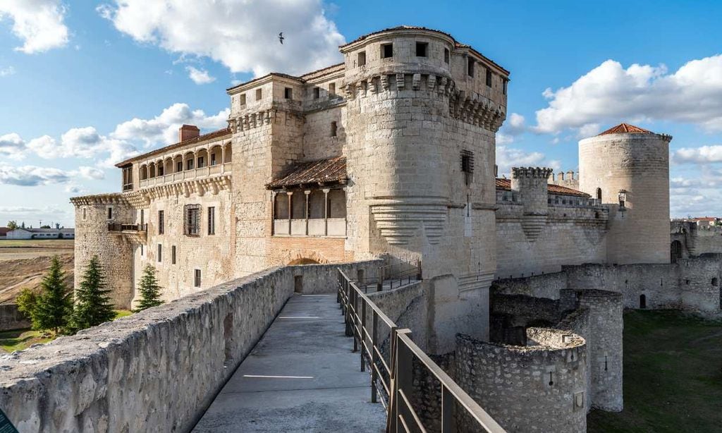 De castillo en castillo de Cuéllar a Alburquerque