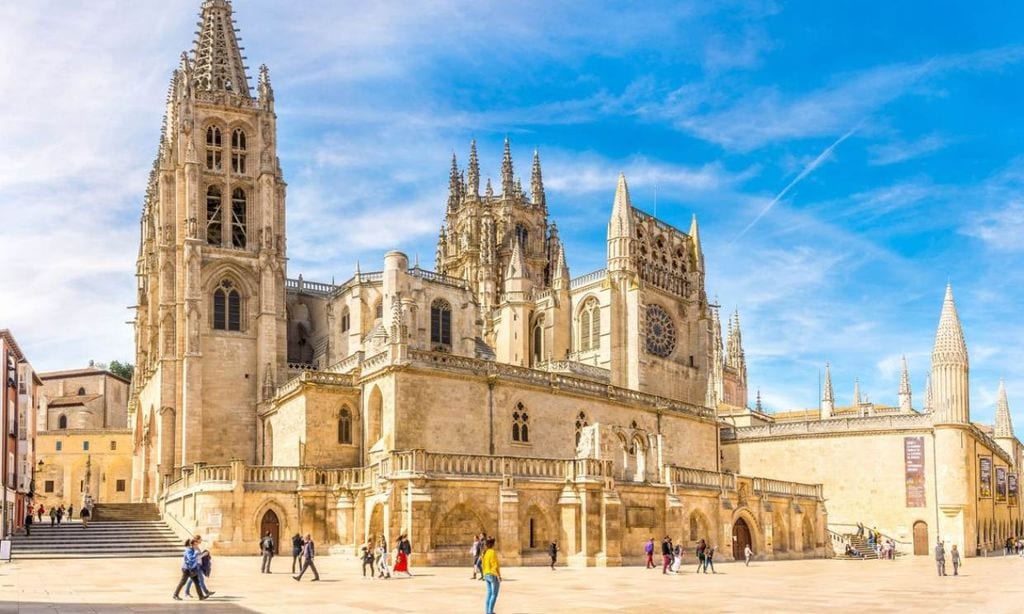 Catedral de Burgos vista desde le Plaza del Rey San Fernando