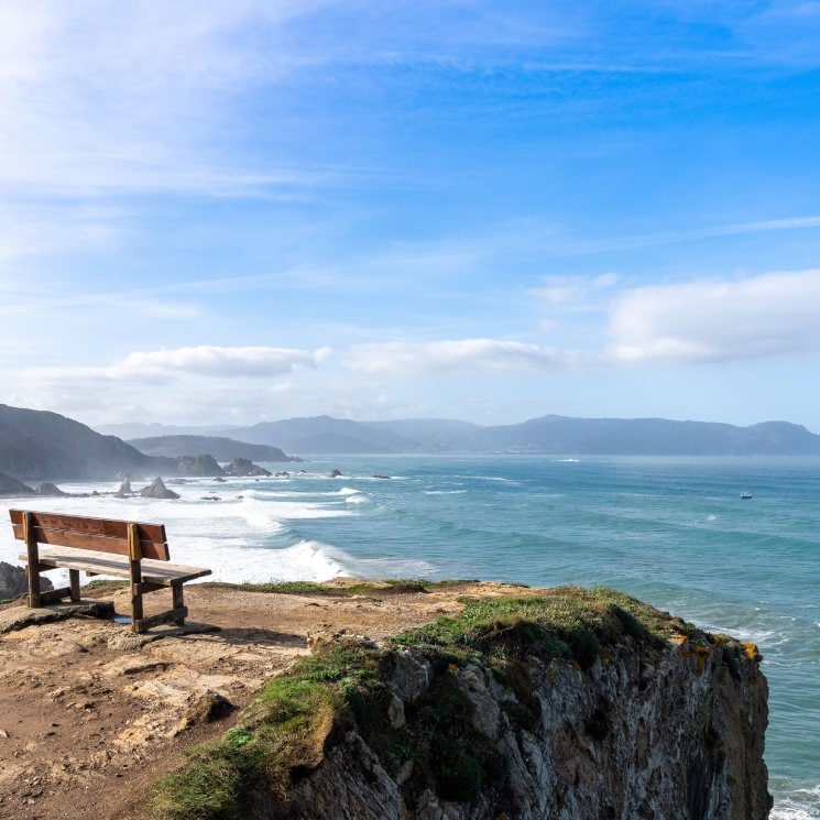 Los bancos con las mejores vistas al mar (además del de Loiba)