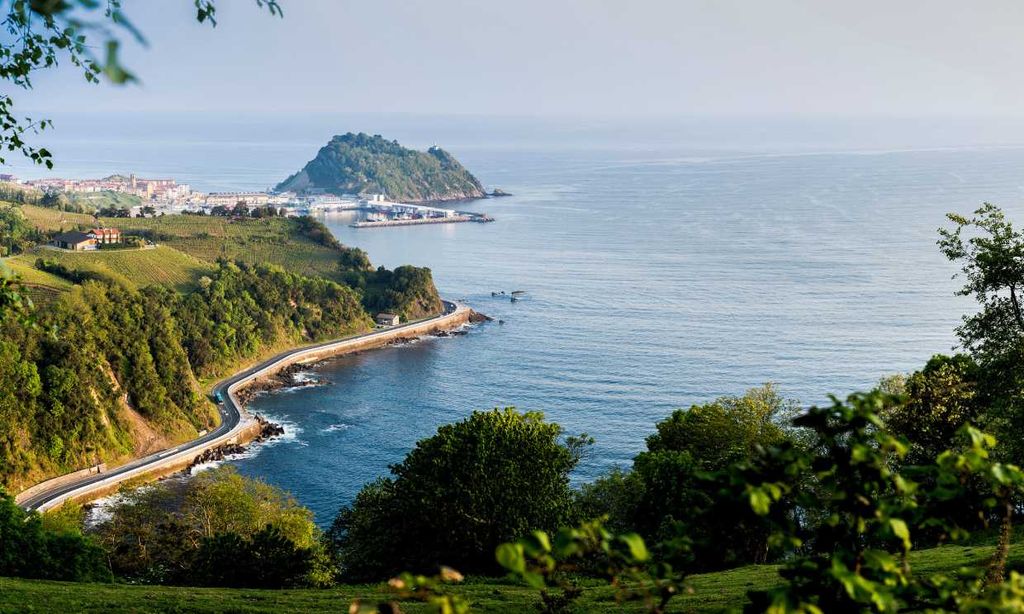 Surf y buena mesa en Zarautz y Getaria