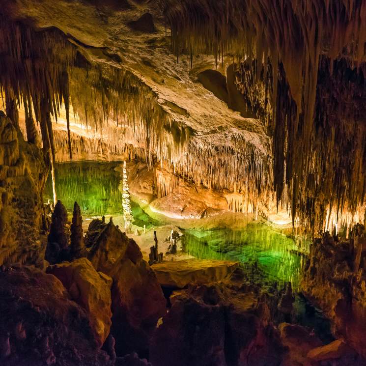 Estas son las cuevas más asombrosas de España 