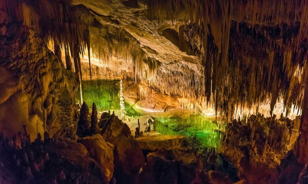 Estas son las cuevas más asombrosas de España