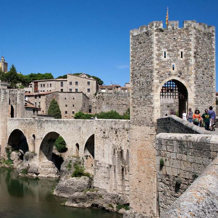 Besalú, el pueblo medieval que acoge el primer museo dedicado al circo de Europa