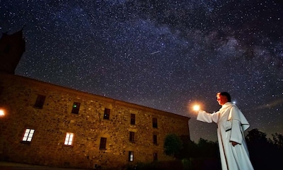 El fraile que enseña las estrellas en el monasterio del Olivar