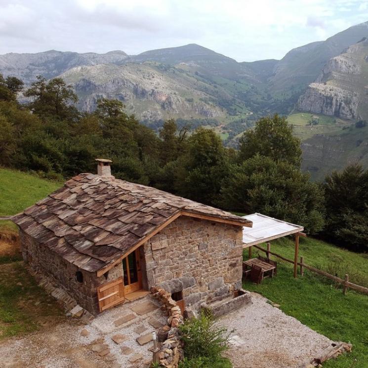 Cabañas con chimenea donde alojarte en los verdes valles pasiegos