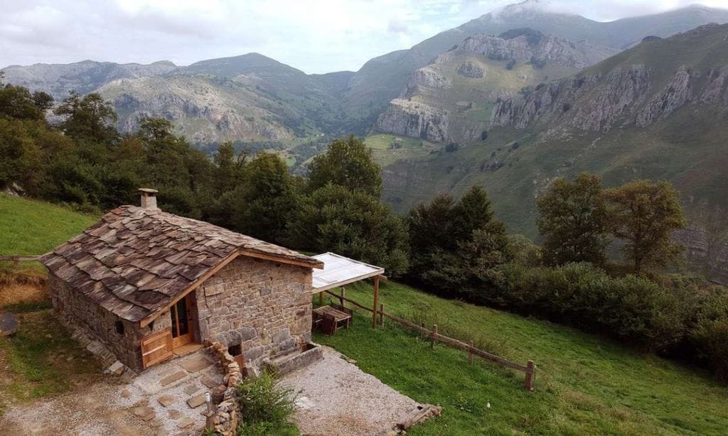 Cabañas con Encanto en lo alto del valle con magníficas vistas del Valle del Miera, Cantabria