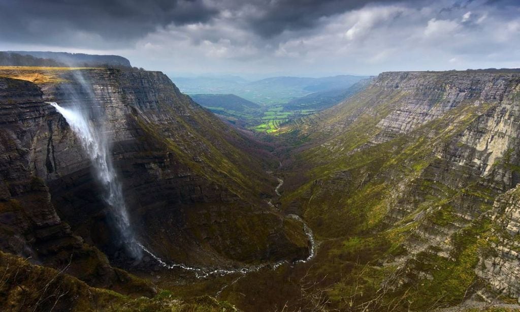 Cascadas como rascacielos en el norte de Álava