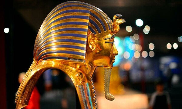 Máscara funeraria de Tutankamon, Egipto
