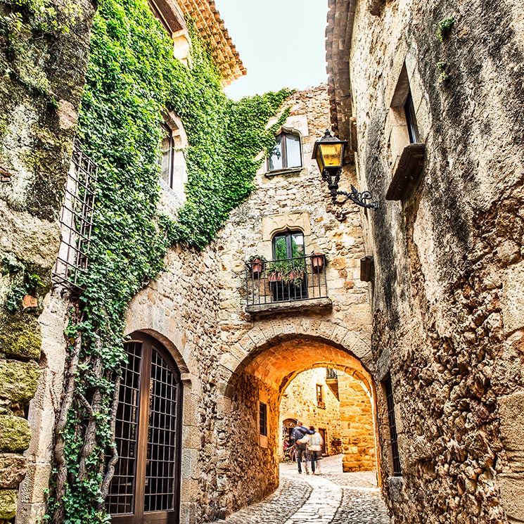 Pueblos medievales de Cataluña que parecen decorados de otra época