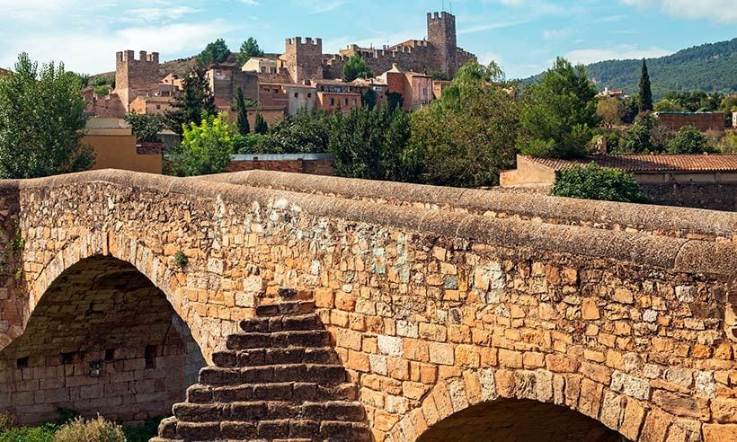 Una muralla medieval, un dragón y otras sorpresas mayúsculas en Montblanc