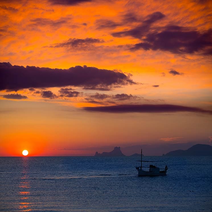 Buscando la puesta de sol en kayak por la isla de Formentera