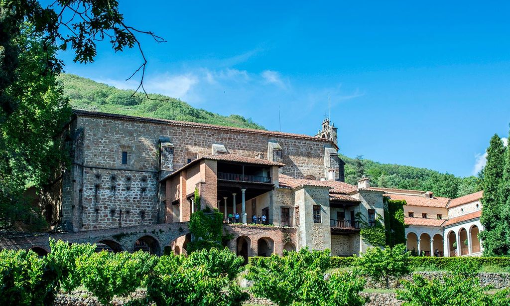 Pozas cristalinas, pueblos serranos y un monasterio imperial en La Vera