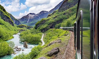 La ruta en tren más espectacular del mundo atraviesa los fiordos noruegos