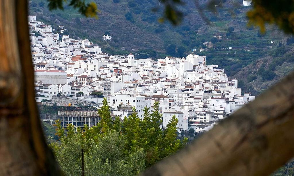 Panorámica del blanco caserío de Tolox en Málaga