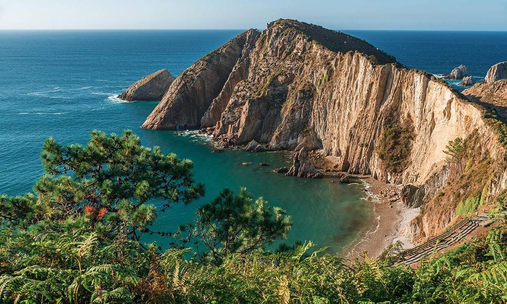 El Silencio, la playa más dramática de la costa asturiana 
