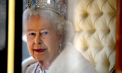 La reina Isabel II de Inglaterra o cómo dar 42 vueltas al mundo en 96 años