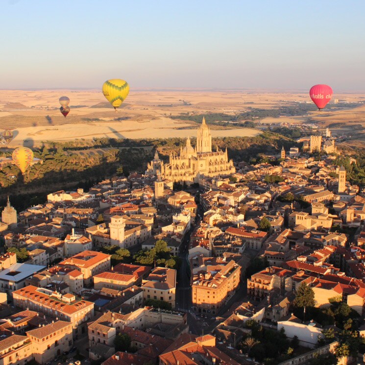 Segovia desde un globo y otros planes diferentes en la ciudad