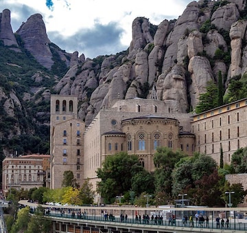 Lugares turísticos más importantes de España: monasterio de Montserrat, Barcelona