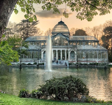 Lugares turísticos más importantes de España: parque del Retiro en Madrid
