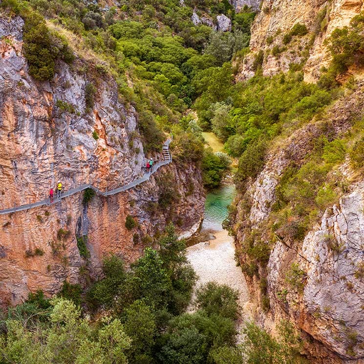 Alquézar, una villa medieval y unas pasarelas panorámicas sobre el cañón