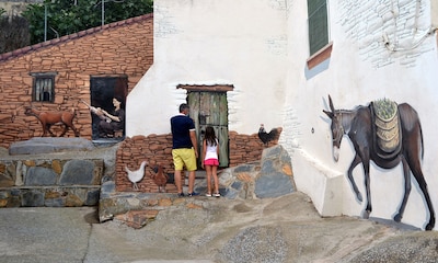 Romangordo, el pueblo de Cáceres con las pinturas más alucinantes