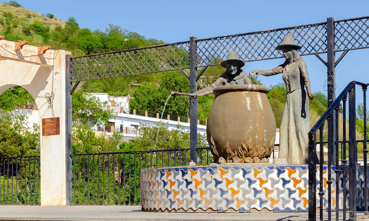 Soportújar, el pueblo de las Alpujarras que ha sido hechizado por las brujas