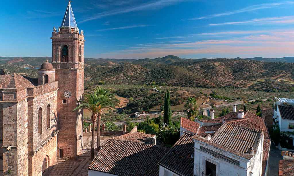 Huelva serrana: pueblos bonitos, dehesas y mucha historia