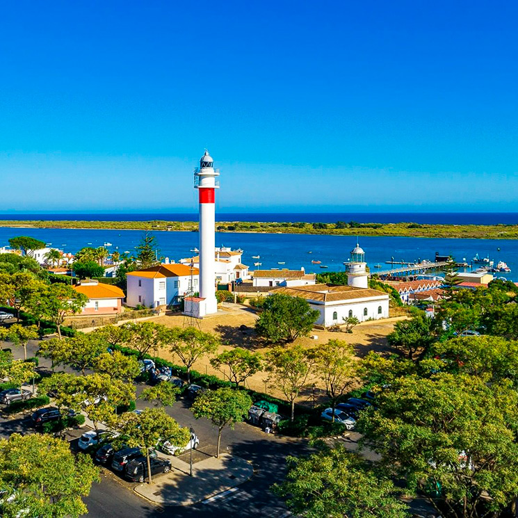 El Rompido, un pueblito blanco de pescadores y la playa más virgen de Huelva