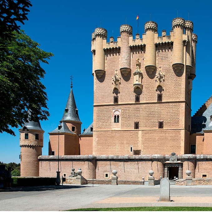 De castillo en castillo por Segovia con parada en sus hornos de asar